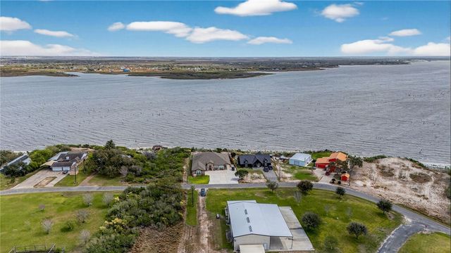 561 Carmel Dr, Sandia, TX 78383