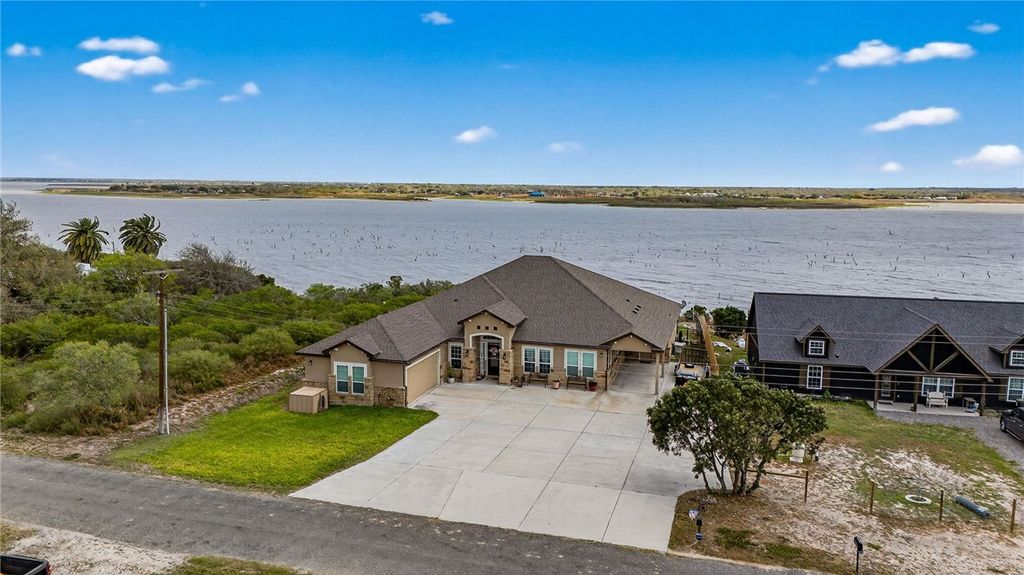 561 Carmel Dr, Sandia, TX 78383