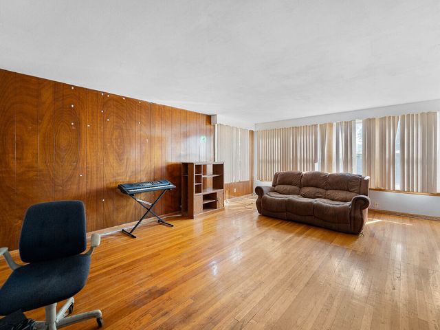 6218 S Artesian Avenue, Chicago, IL 60629