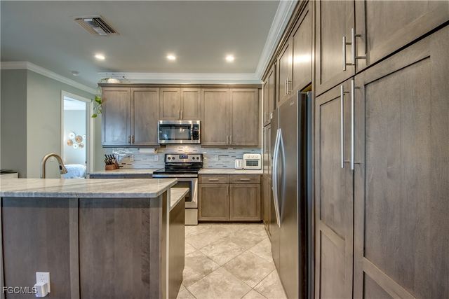 1821 SW 28th LN, Cape Coral, FL 33914