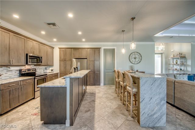 1821 SW 28th LN, Cape Coral, FL 33914