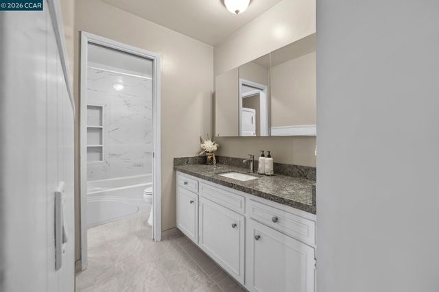 825 Oak Grove Rd 62, Concord, CA 94518