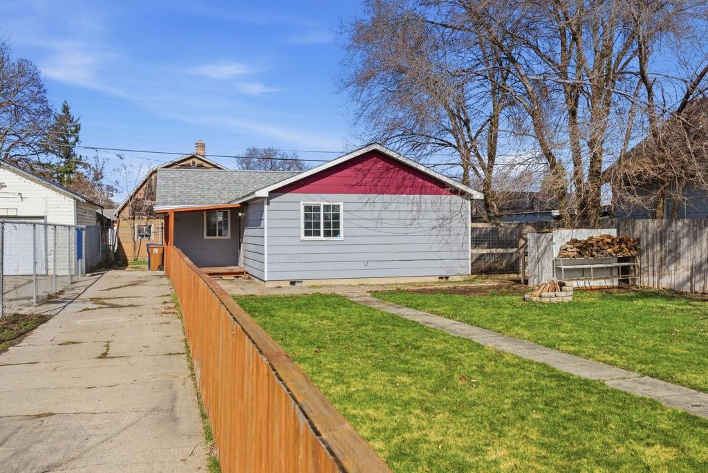 923 E WALTON Ave, Spokane, WA 99207