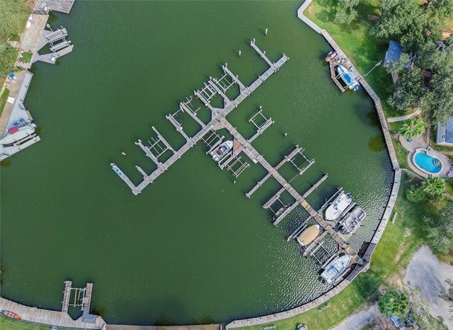 2607 Encina Cir, Rockport, TX 78382