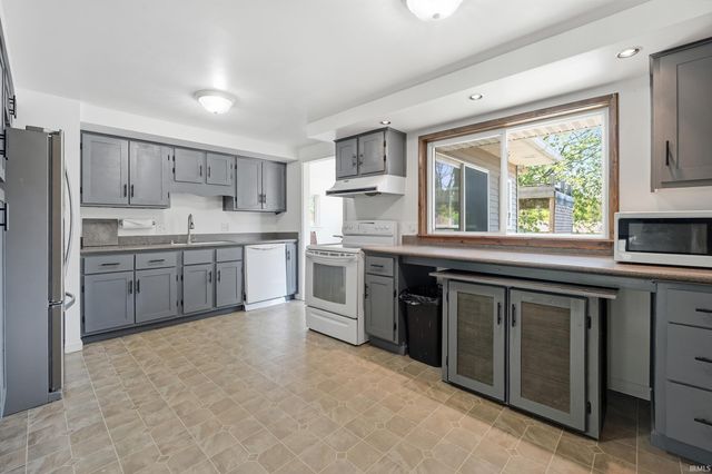 1412 Berwick Lane, New Haven, IN 46774