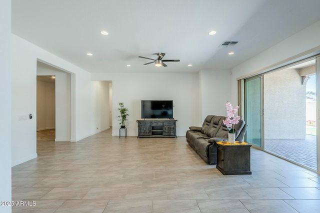 18934 W SIERRA Street, Surprise, AZ 85388