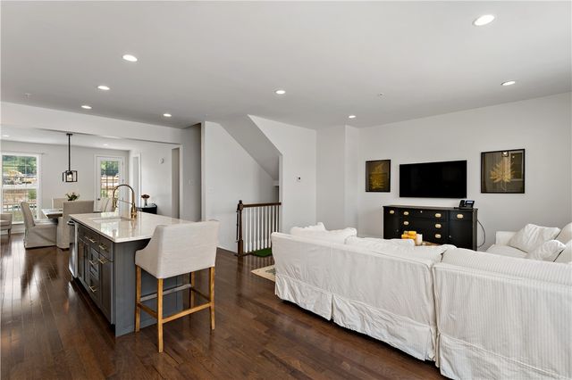 1606 Hastings Park Dr, South Fayette, PA 15017