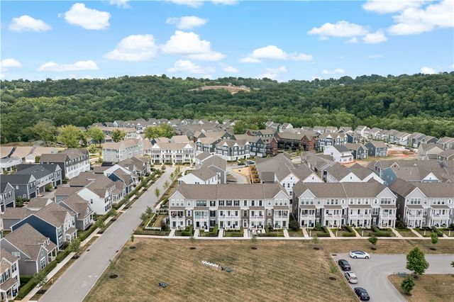 1606 Hastings Park Dr, South Fayette, PA 15017