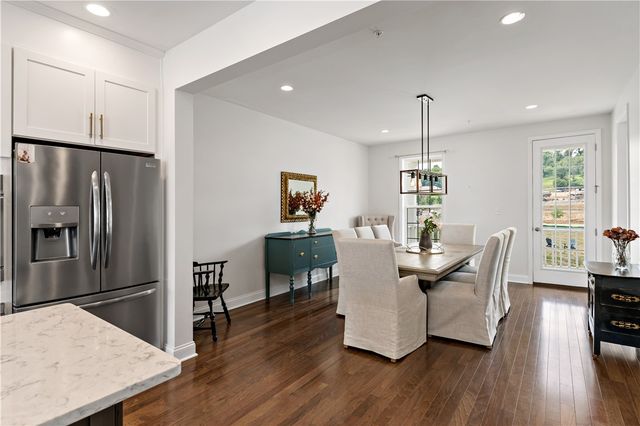 1606 Hastings Park Dr, South Fayette, PA 15017