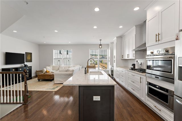 1606 Hastings Park Dr, South Fayette, PA 15017