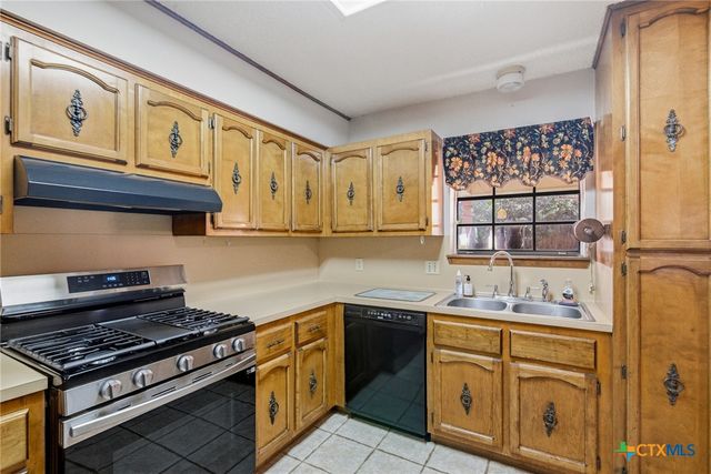 105 Chesapeake Avenue, Victoria, TX 77904