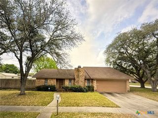 105 Chesapeake Avenue, Victoria, TX 77904