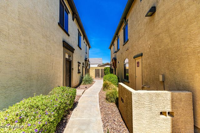 2727 N PRICE Road 61, Chandler, AZ 85224