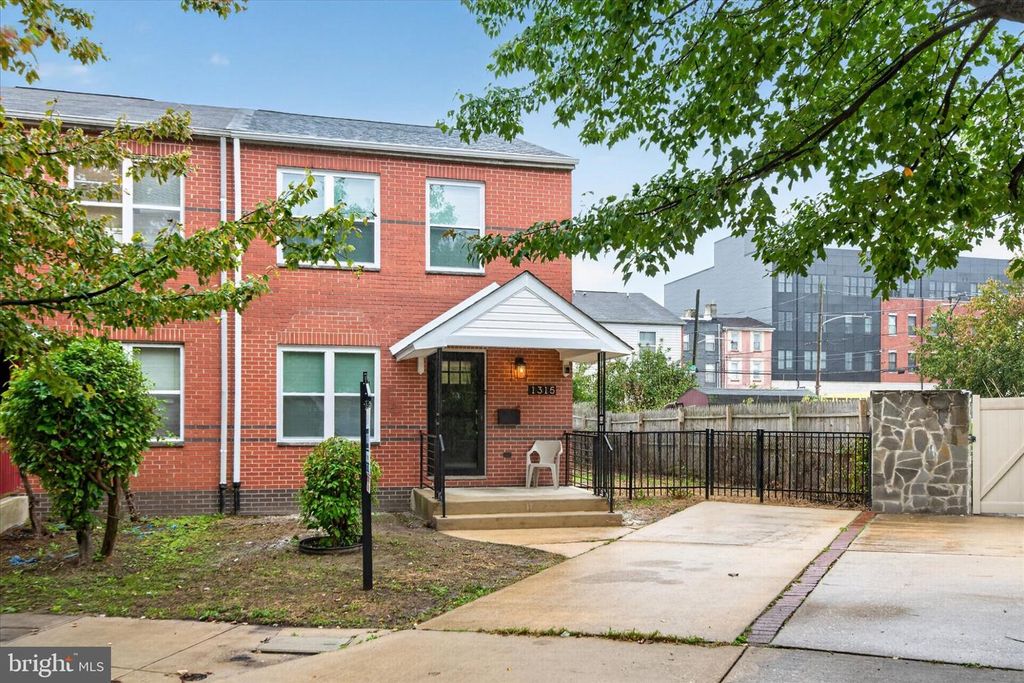 1315 OGDEN CT, PHILADELPHIA, PA 19123 — exterior