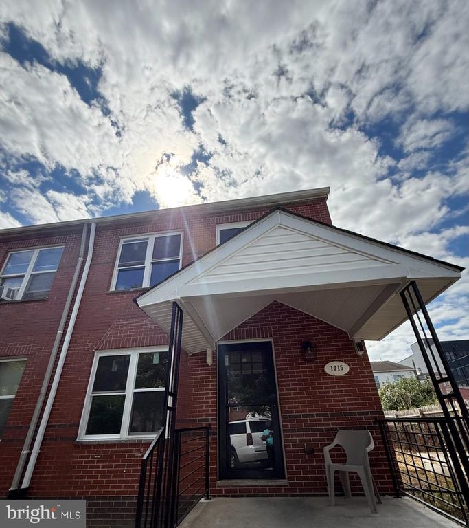 1315 OGDEN CT, Philadelphia, PA 19123 — exterior