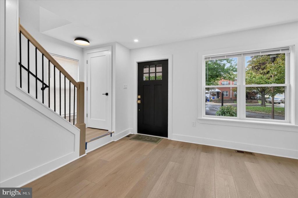1315 OGDEN CT, PHILADELPHIA, PA 19123 — photo 5