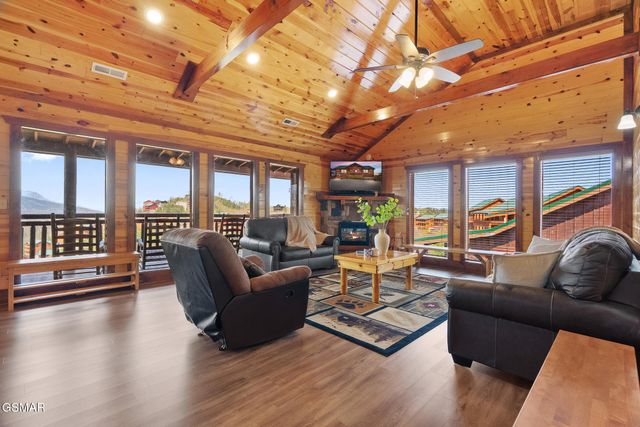 3710 Tilda Hilltop Way, Sevierville, TN 37862