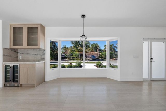 1240 NE 27th Way, Pompano Beach, FL 33062