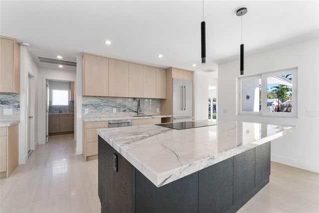 1240 NE 27th Way, Pompano Beach, FL 33062