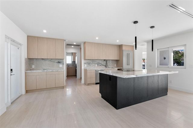 1240 NE 27th Way, Pompano Beach, FL 33062