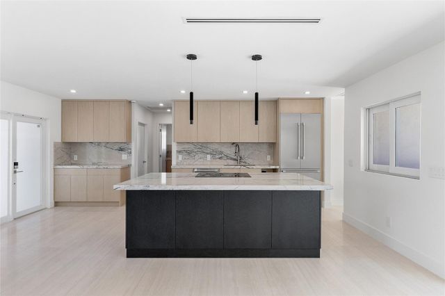 1240 NE 27th Way, Pompano Beach, FL 33062