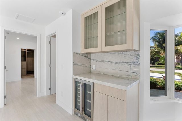 1240 NE 27th Way, Pompano Beach, FL 33062