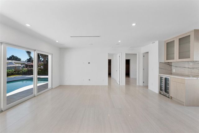 1240 NE 27th Way, Pompano Beach, FL 33062