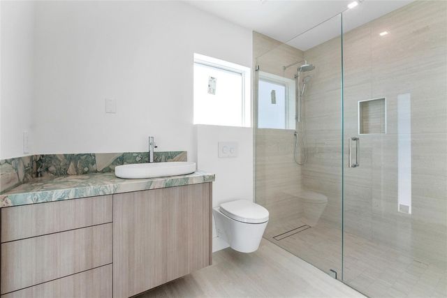 1240 NE 27th Way, Pompano Beach, FL 33062