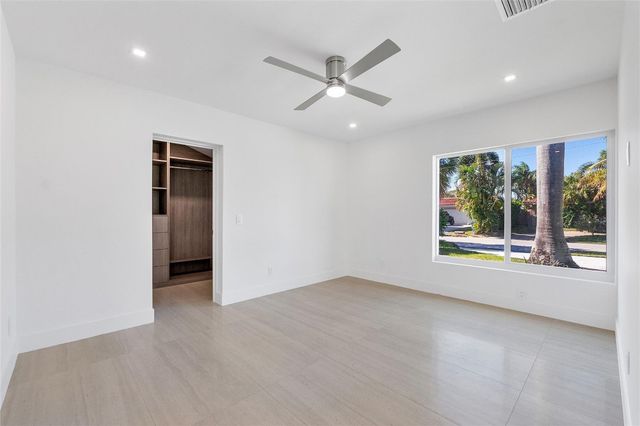 1240 NE 27th Way, Pompano Beach, FL 33062