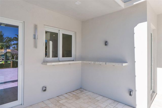 1240 NE 27th Way, Pompano Beach, FL 33062