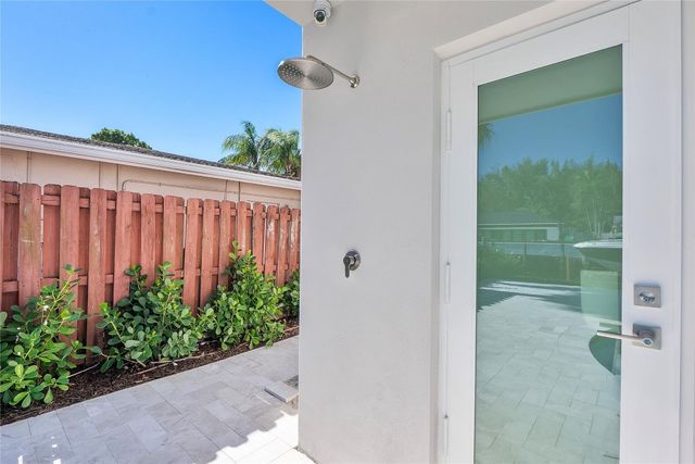 1240 NE 27th Way, Pompano Beach, FL 33062