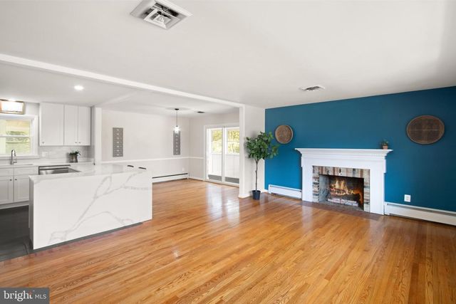 4323 FERRY LANDING RD, Alexandria, VA 22309