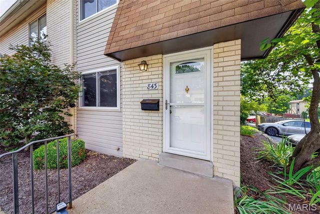 843 Portsdown Road, Ballwin, MO 63011