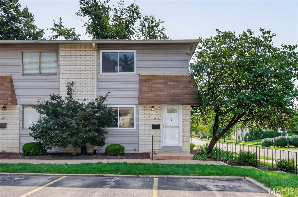 843 Portsdown Road, Ballwin, MO 63011