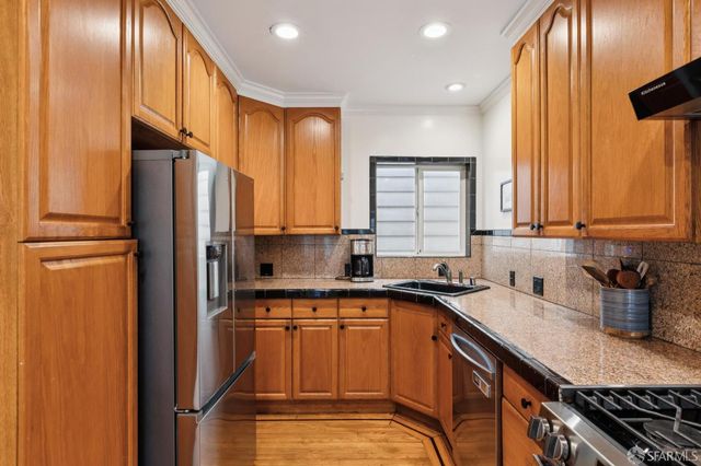 11 Lyell Street, San Francisco, CA 94112