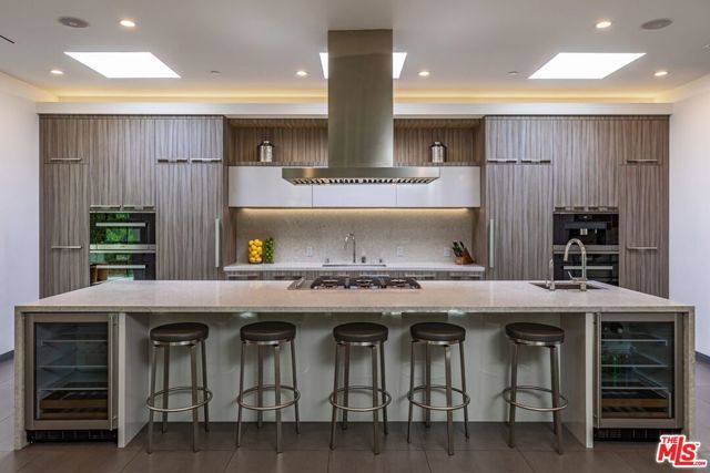 2002 LOMA VISTA Drive, Beverly Hills, CA 90210