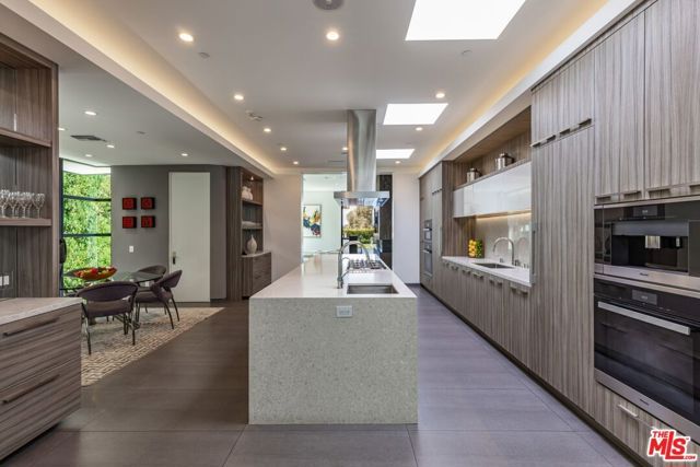 2002 LOMA VISTA Drive, Beverly Hills, CA 90210