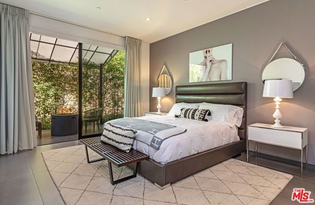 2002 LOMA VISTA Drive, Beverly Hills, CA 90210