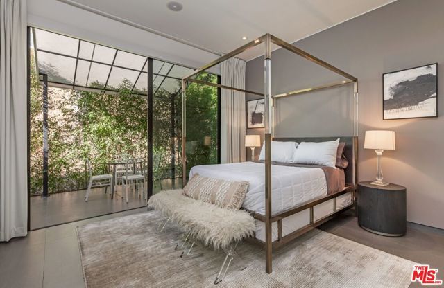 2002 LOMA VISTA Drive, Beverly Hills, CA 90210