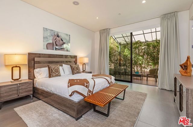 2002 LOMA VISTA Drive, Beverly Hills, CA 90210