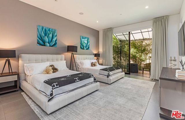 2002 LOMA VISTA Drive, Beverly Hills, CA 90210