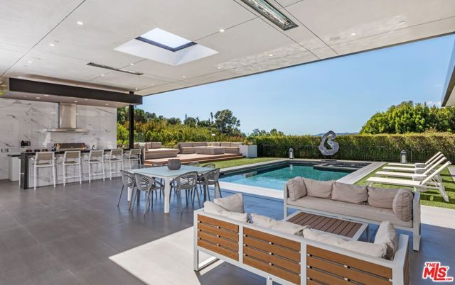 2002 LOMA VISTA Drive, Beverly Hills, CA 90210