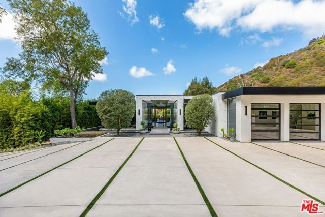 2002 LOMA VISTA Drive, Beverly Hills, CA 90210
