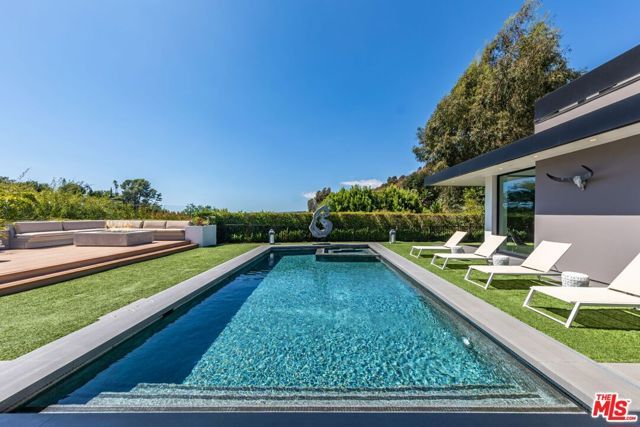 2002 LOMA VISTA Drive, Beverly Hills, CA 90210