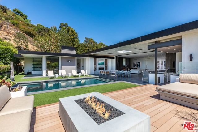 2002 LOMA VISTA Drive, Beverly Hills, CA 90210
