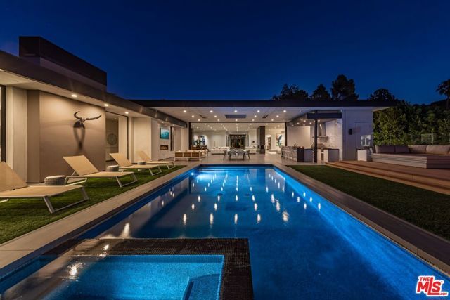 2002 LOMA VISTA Drive, Beverly Hills, CA 90210