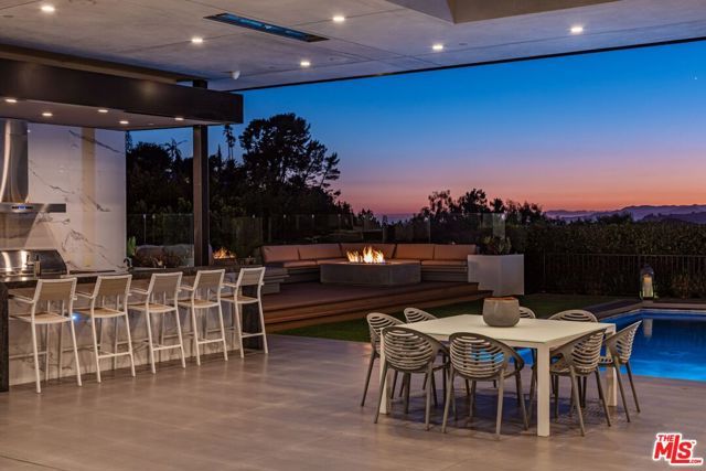 2002 LOMA VISTA Drive, Beverly Hills, CA 90210
