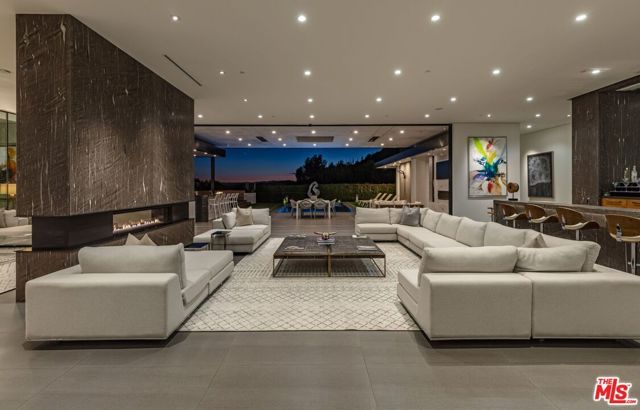 2002 LOMA VISTA Drive, Beverly Hills, CA 90210