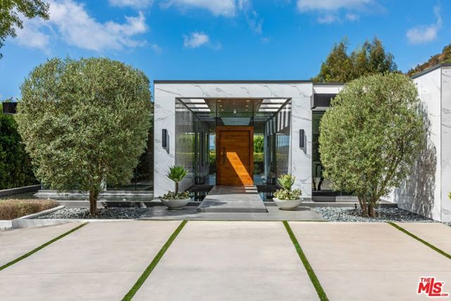 2002 LOMA VISTA Drive, Beverly Hills, CA 90210