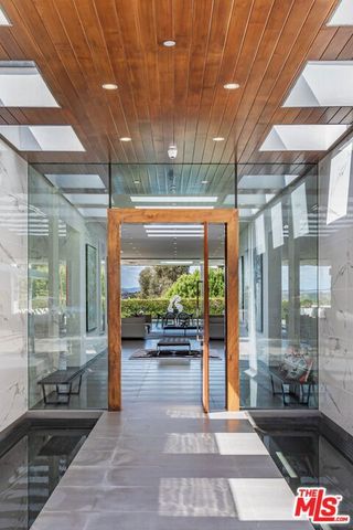 2002 LOMA VISTA Drive, Beverly Hills, CA 90210